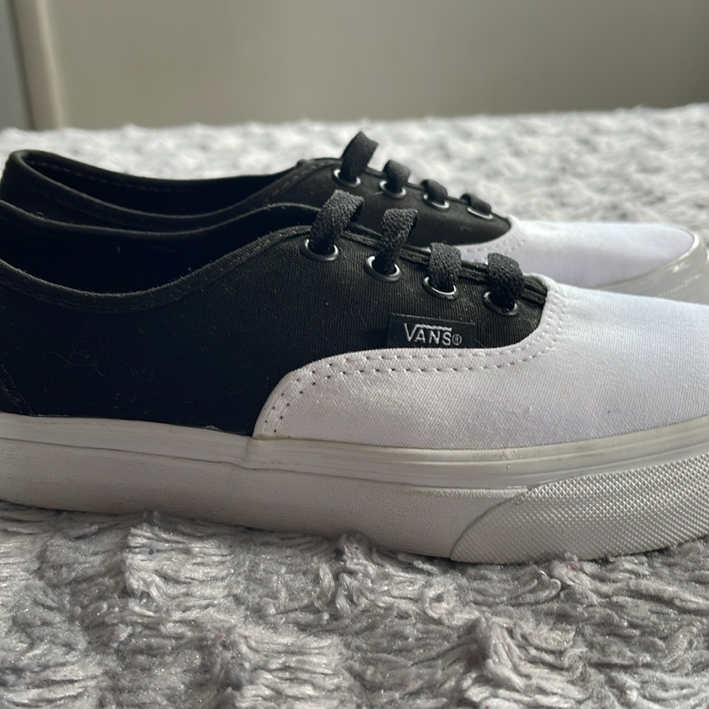 VANS - Picture 3 of 5